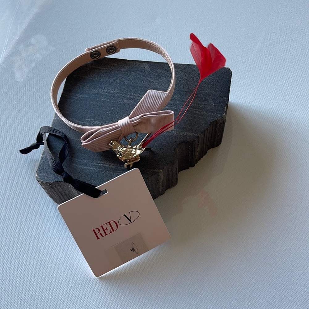 Authentic RED VALENTINO
BIRD DETAIL NECKLACE